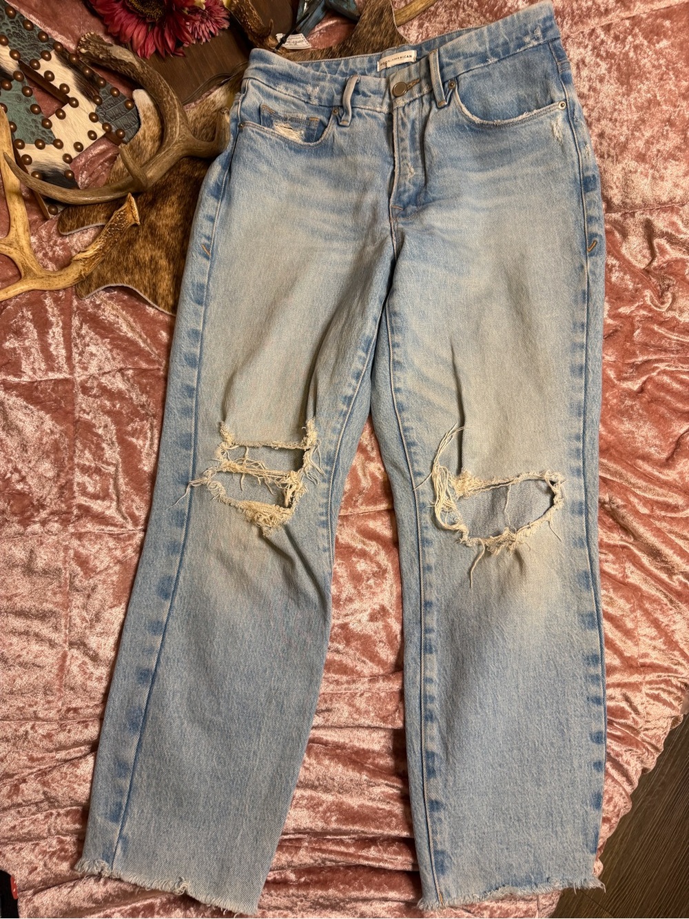 Good American Good Girlfriend Jeans 0/25 Distressed Cropped Raw Hem